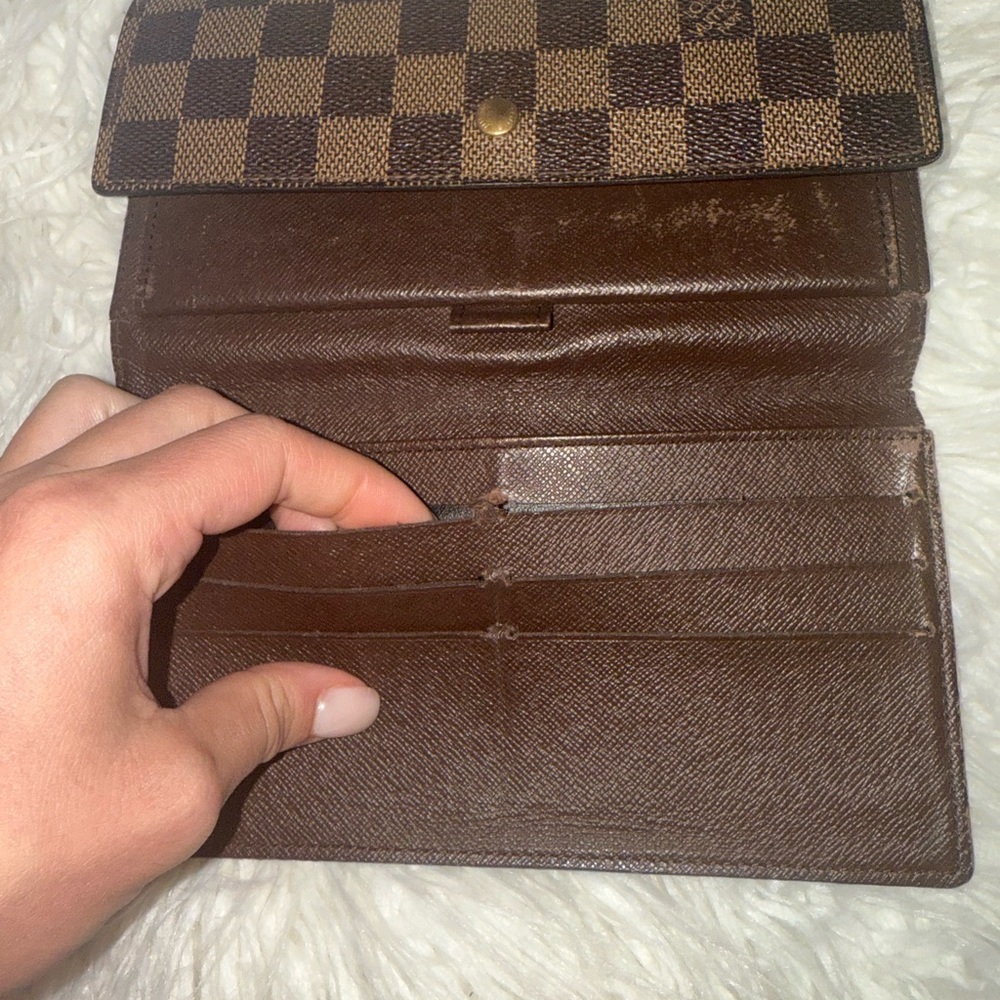 Authentic Louis Vuitton Checkered Wallet - Picture 10 of 10